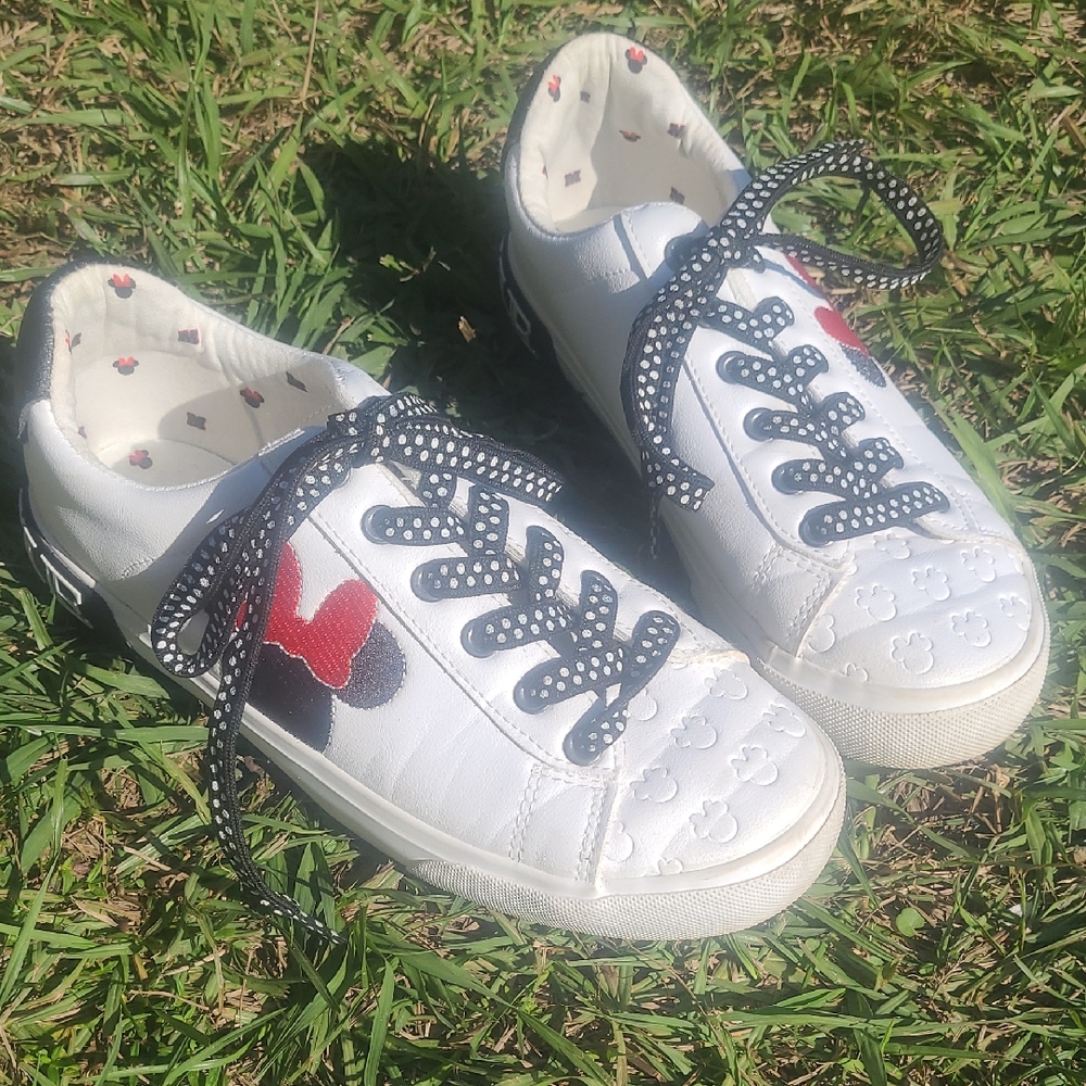 MINNIE MOUSE White and Black Sneakers Size 6